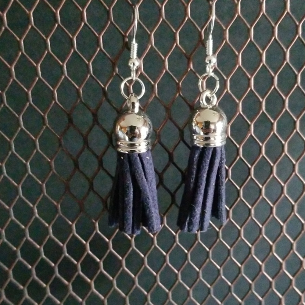 ❤Leather tassel earrings